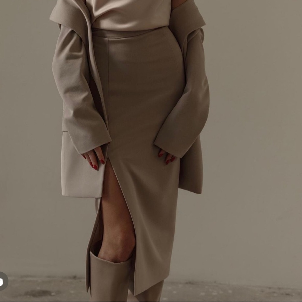 Brand new high-slit midi pencil skirt Lichi, size M, color Beige